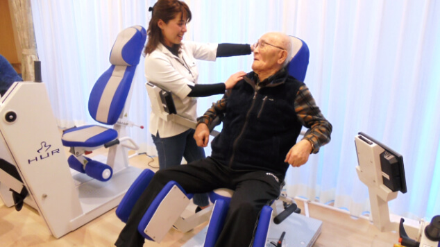 左足に痛みがある85歳男性