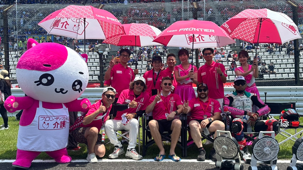 2024年 鈴鹿8耐 TEAM FRONTIER 集合写真