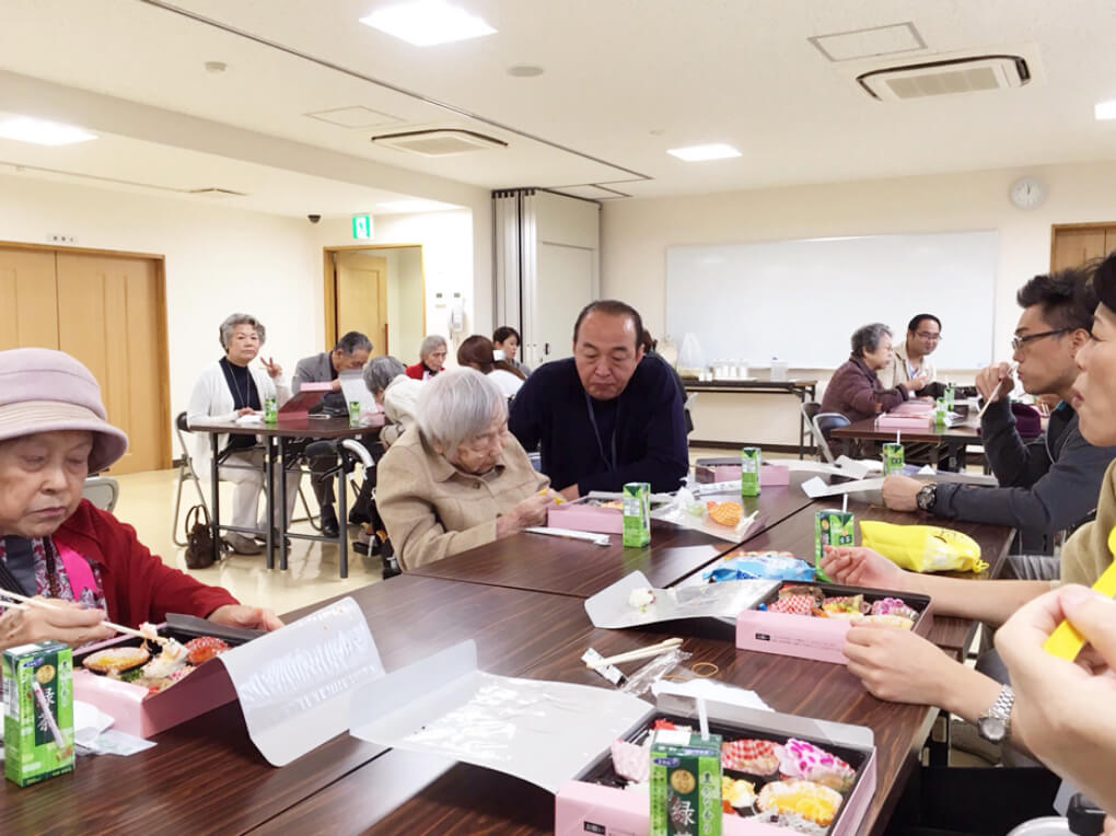 浜名湖遊覧の後は、のんびり昼食タイム！