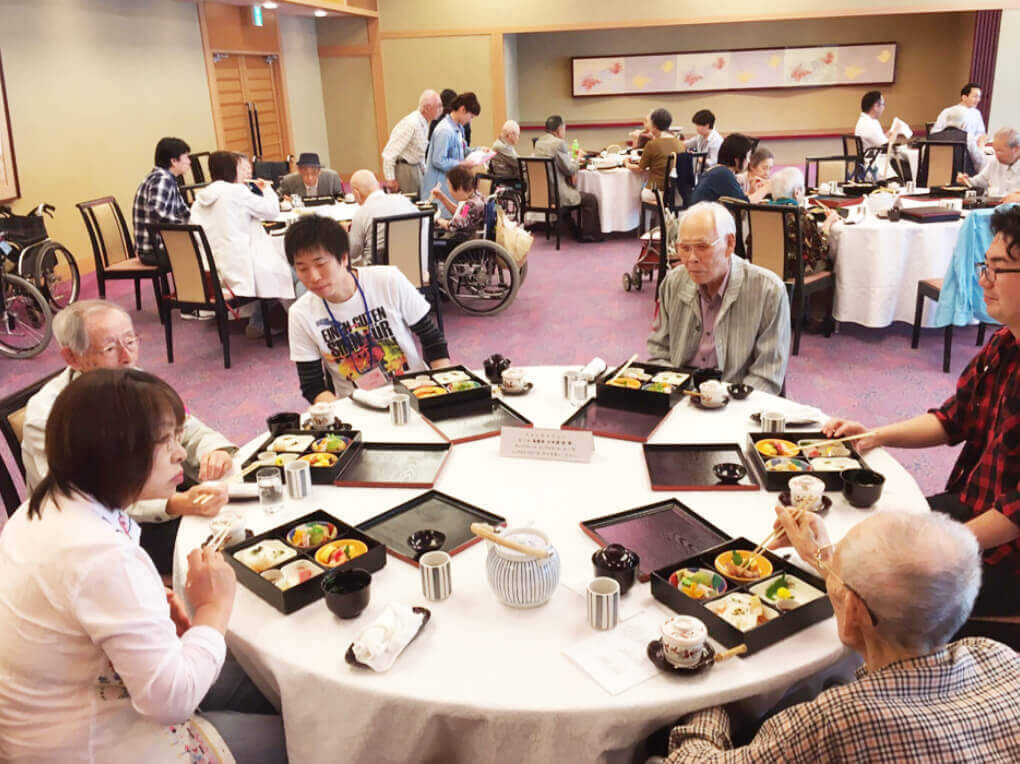 明治村に向かって出発！まずは、美味しいお食事です！