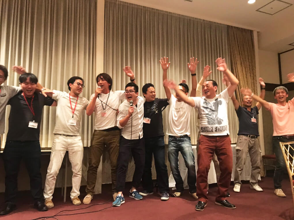 楽しい宴会の締めはカラオケ大会！