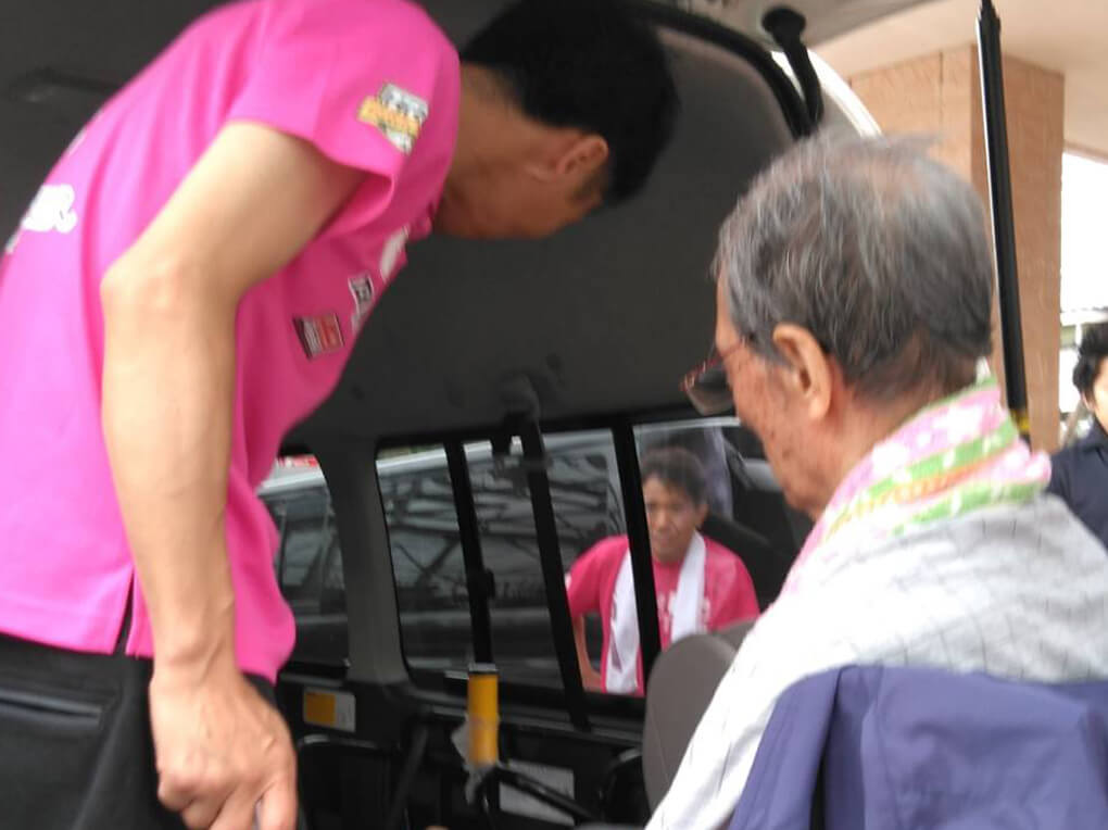 1_成田外出レク出発4