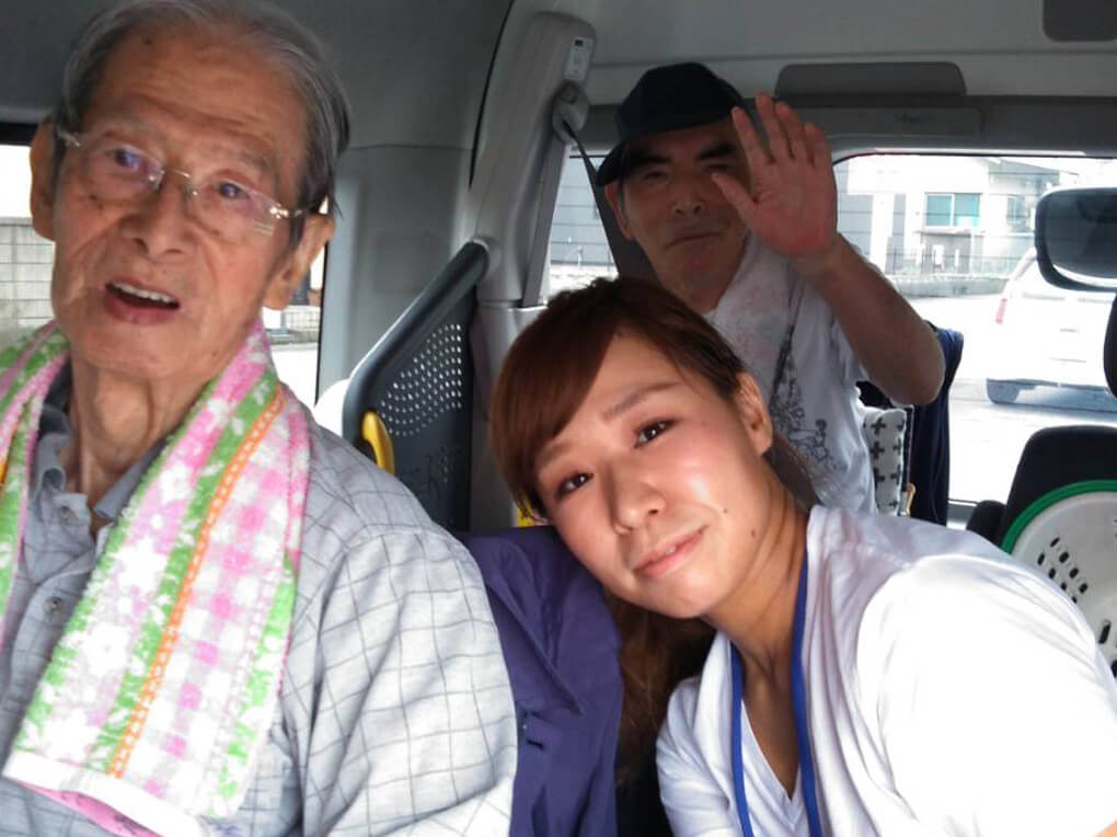 1_成田外出レク出発6