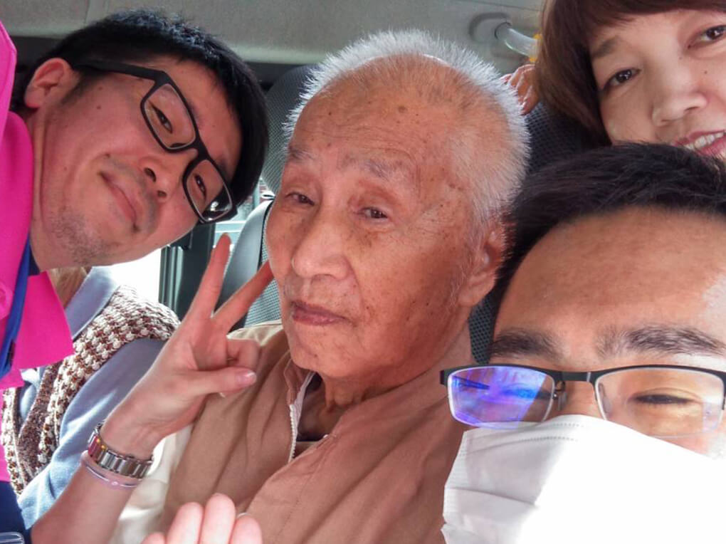 1_成田外出レク出発9