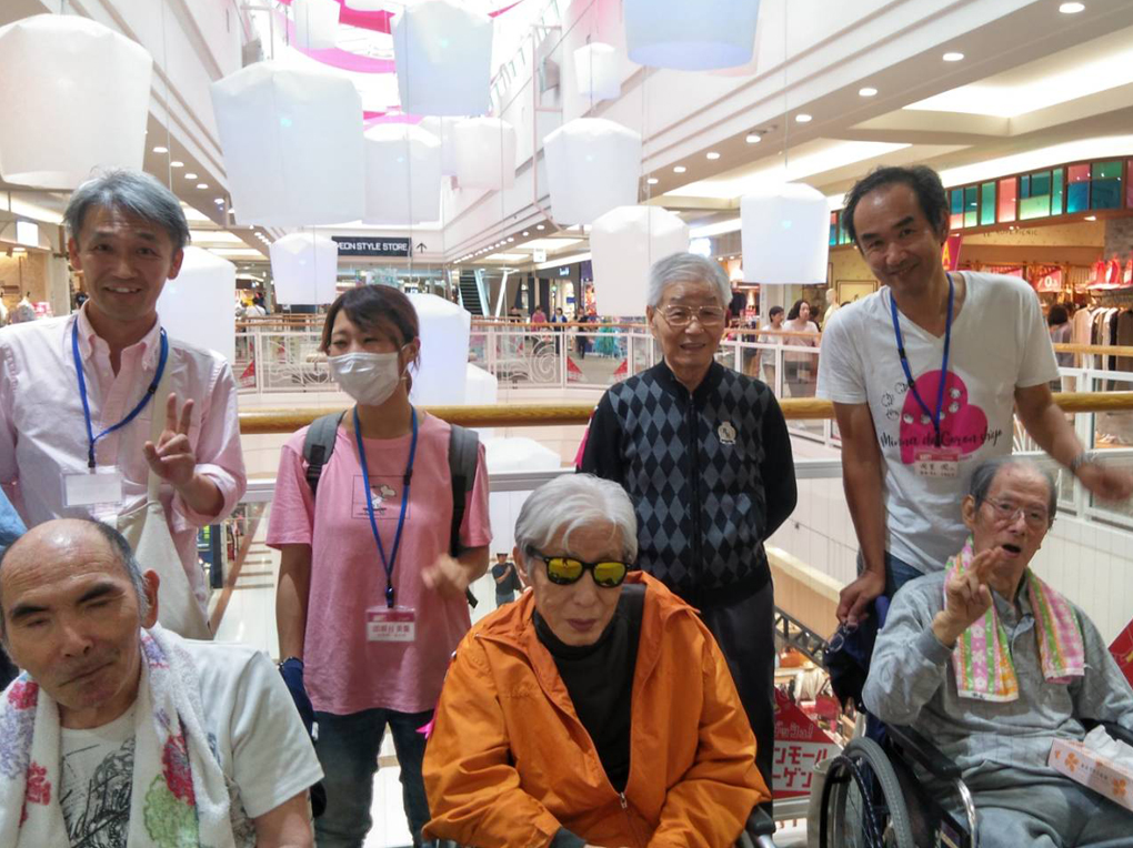 3_イオン昼食散策14