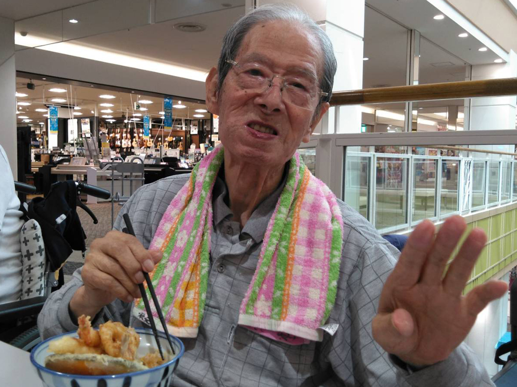 3_イオン昼食散策4