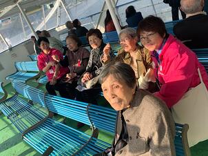 遊覧船_カモメ餌やり_19