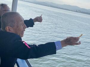 遊覧船_カモメ餌やり_21