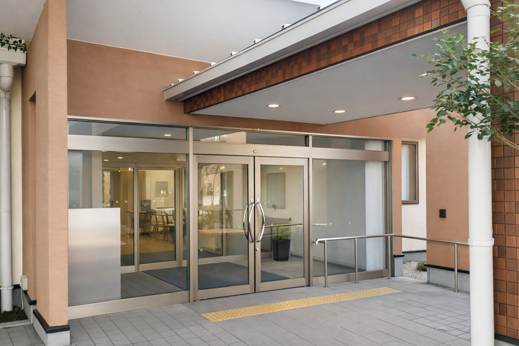 岐阜県の老人ホーム「ほんじょうの憩」玄関